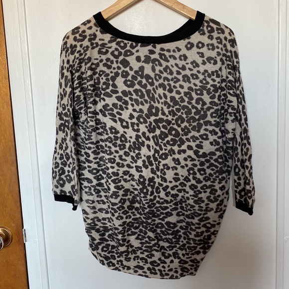 Wilfred leopard print black /grey silk & cashmere knit top - Picture 4 of 4